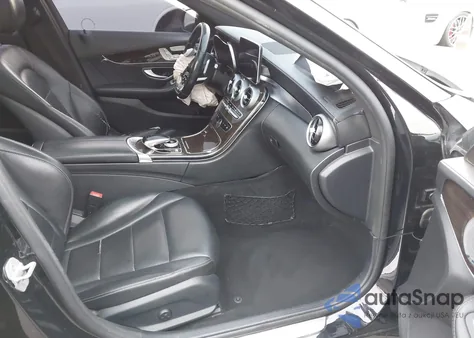 2015 Mercedes-Benz C 300 Luxury/Sport z USA, uszkodzony, nr VIN 55SWF4JB5FU064222